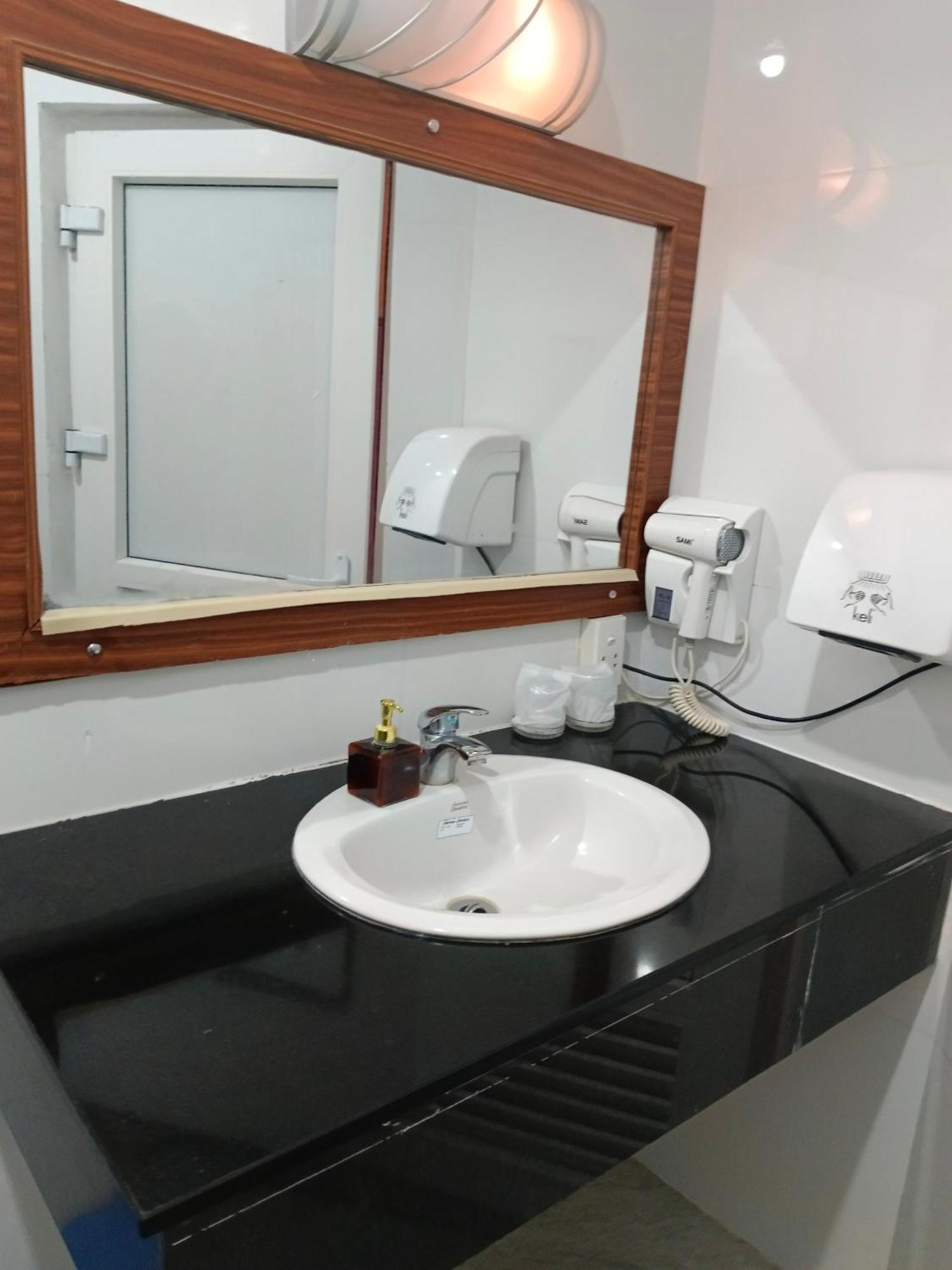 Nhat Quy Hotel Tây Ninh Buitenkant foto